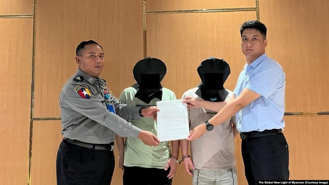 အင်တာနက်အွန်လိုင်းကနေ လိမ်လည်မှုတွေမှာ ပါဝင်ပတ်သက်နေတယ်လို့ သံသယရှိရတဲ့သူ တရုတ်နိုင်ငံသား (၂)ဦးကို ရန်ကုန်နိုင်ငံတကာလေဆိပ်မှာ တရုတ်တာဝန်ရှိသူတွေထံ လွှဲပြောင်းနေစဉ်