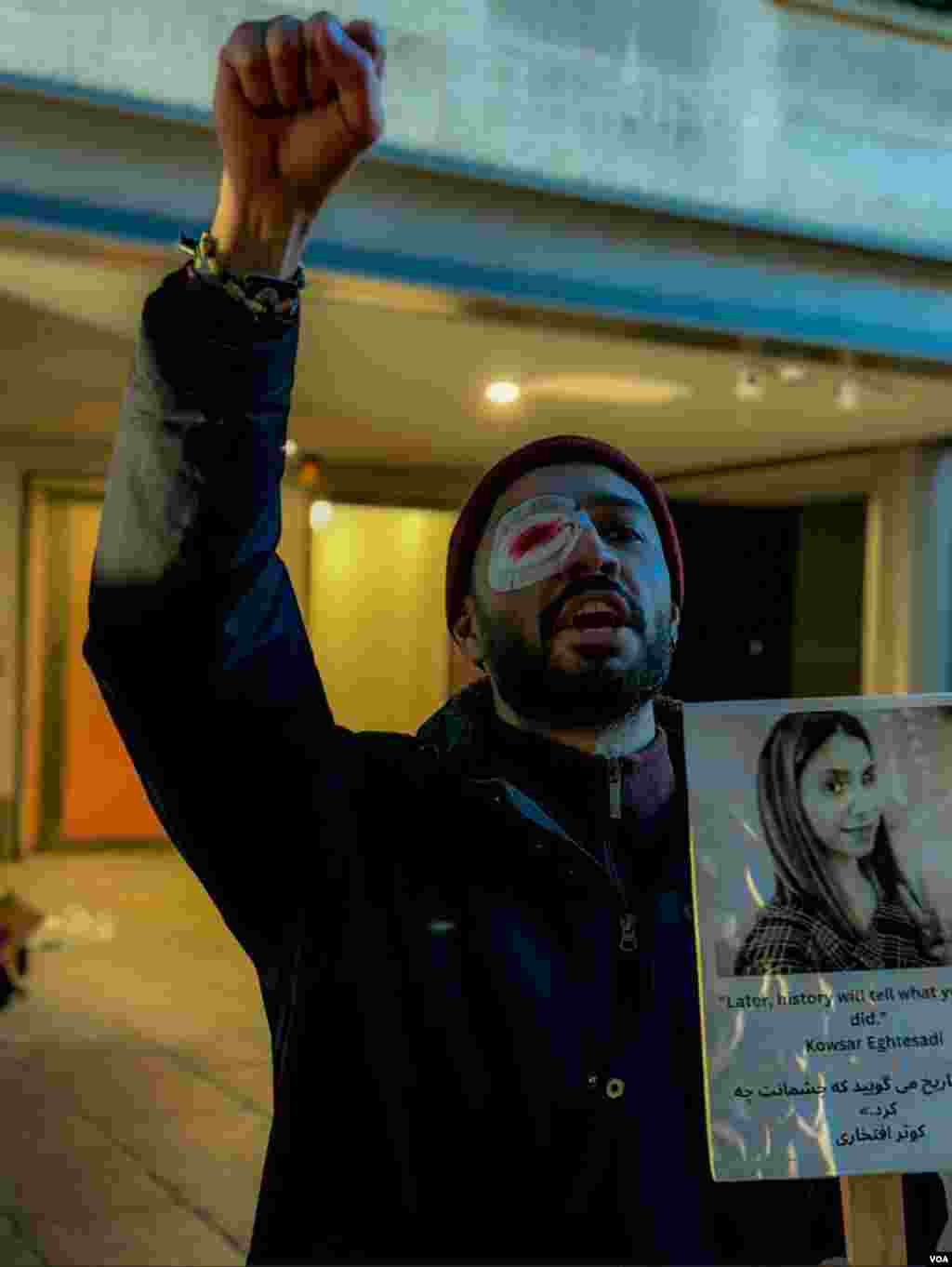 پرفورمنس «چشمها» پاسداشت قربانیان سرکوب معترضان راه آزادی عکاس: حامد ابراهیمی نژاد