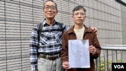兩名前支聯會常委徐漢光（左）及鄧岳君3月4日在西九龍裁判法院，被裁定”沒有遵從通知規定提供資料”罪名成立，法官押後3月11日聽取求情。(美國之音湯惠芸)