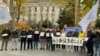 週六（11月25日)，紐約的民運人權團體在市政府公園旁舉行紀念白紙運動一週年活動。（方冰拍攝）