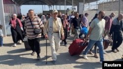 Palestinezët me dyshtetësi në pikën kufitare Rafah