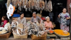 ကုန်စည်စီးဆင်းမှုရပ်တန့်နေတဲ့ ရခိုင်ပြည်နယ်မှာ ဈေးနှုန်းတွေအဆမတန် မြင့်တက်
