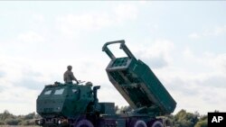 拉脱維亞購買的美國“海馬斯”火箭系統在參加軍事演習（2022年9月26日）