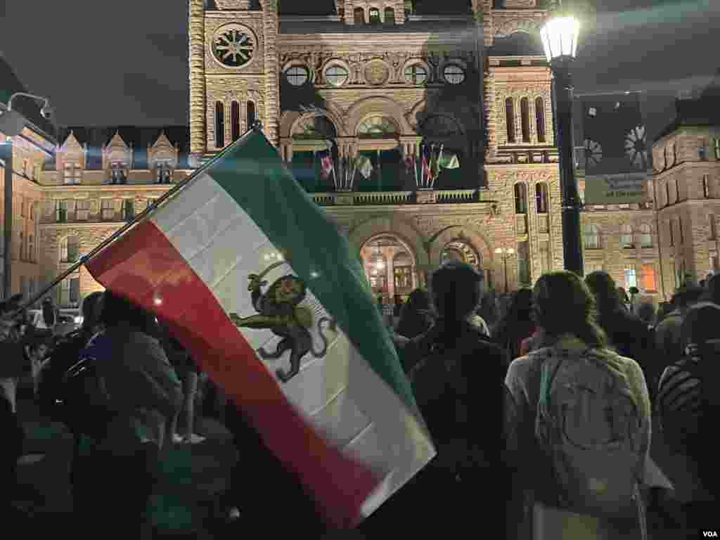 تجمع ۶ اکتبر مقابل دانشگاه تورنتو در همبستگی با مردم معترض داخل کشور