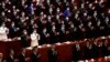 中共领导人习近平和其他中共二十大代表在闭幕式上。（2022年10月22日）