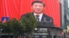 中國浙江省杭州市街頭大屏幕直播放習近平在中共二十大開幕式上的講話。（2022年10月16日）