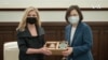 率團抵達台灣訪問美國共和黨聯邦參議員布萊克本：我們不會接受北京霸凌