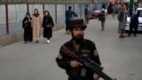 یک جنگجوی طالبان در محله شیعه نشین دشت برچی، در کابل، افغانستان - ۱۶ مرداد ۱۴۰۱