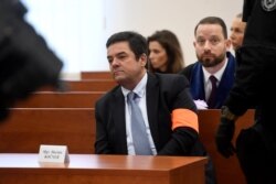 Slovački biznismen Marian Kocner u sudnici tokom preliminarnog pretresa, uz ostalih troje optuženih, povodom optužbi da je naredio i sproveo ubistvo istraživačkog novinara Jana Kuciaka i njegove verenice Martine Kusnirove u Pezioku u Slovačkoj