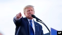 ARHIVA - Bivši predsednik Sjedinjenih Država Donald Tramp (Foto: AP/Joe Maiorana)