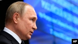 Predsednik Rusije Vladimir Putin obraća se zakonodavcima u Sankt Peterburgu, Rusija, 27. aprila 2022. (Foto: AP/Alexei Danichev, Sputnik, Kremlin Pool)