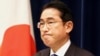 Perdana Menteri Jepang Fumio Kishida berbicara di hadapan para awak media di kediaman resminya di Tokyo, pada 10 Desember 2022. (Foto: Pool via AP/Yoshikazu Tsuno)