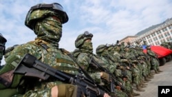 资料照：台湾士兵在高雄举行抗击中国军队入侵的军演。（2023年1月11日）