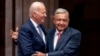 ARCHIVO - El presidente de México, Andrés Manuel López Obrador, a la derecha, recibe en el Palacio Nacional de Ciudad de México al mandatario de EEUU, Joe Biden, para una reunión bilateral el 9 de enero de 2023.