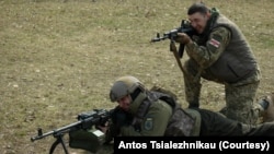 Beloruski borci iz bataljona Kastus Kalinouski tokom treninga u regionu Kijeva, mart 2022.