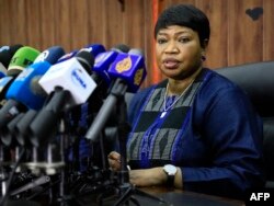 ARHIVA - Fatu Bensuda, glavna tužiteljka Međunarodnog krivičnog suda, govori u Ministarstvu pravosuđa u Kartumu, u Sudanu, 2. juna 2021.