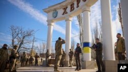 烏克蘭總統澤連斯基在赫爾松舉行的烏克蘭軍隊授獎儀式上。 （2022年11月14日）