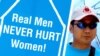 Seorang pria memegang plakat untuk membela perempuan. Komnas Perempuan mendorong orang untuk menghentikan kekerasan dalam rumah tangga (KDRT), masalah yang lazim dan sering diabaikan di masyarakat. (Foto: AFP/Adek Berry)