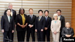 지난 18일 일본을 방문한 린다 토머스-그린필드 유엔 주재 미국 대사가 북한에 의한 일본인 납치 피해자 가족들을 만났다.