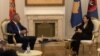 Predsednici Crne Gore i Kosova Milo Đukanović i Vjosa Osmani, u Prištini 18. maja 2022. (Foto: VOA)