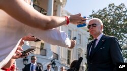 Predsednik Džo Bajden odgovara na pitanja novinara u Beloj kući (Foto: AP/Andrew Harnik)