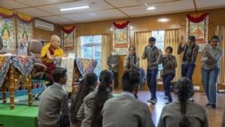 ༧གོང་ས་མཆོག་གིས་གཏོང་ལེན་དགེ་རྩའི་སློབ་གྲྭའི་ལས་དོན་ལ་བསྔགས་བརྗོད་གནང་། 