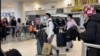 來自上海的旅客抵達紐約肯尼迪國際機場（久島拍攝）