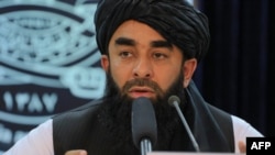 مجاهد گفت که در قبال آزادی دو شهروند ایالات متحده که در نزد حکومت طالبان زندانی اند، شرایط افغانستان باید پذیرفته شود.