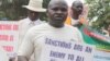 Omunye webakhankasela ukuthi zesulwe izijeziso zenotho ezetheswa inkokheli yebandla leZanu PF, Oct. 19, 2022.