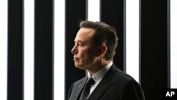 ARHIVA: Ilon Mask, direktor kompanije Tesla, na otvaranju fabrike u Grunhajdeu u Nemačkoj, 22. marta 2022.