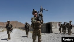Arhiva - Pripadnici američkih snaga patroliraju u blizini baze Avganistanske nacionalne armije u pokrajini Logar, Avganista, 7. avgusta 2018.