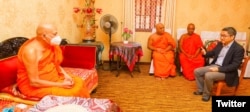 Chargé d'affaires Hu Wei called on Malwathu Mahanayake: (twitter Photo: Chinese Embassy in Sri Lank)