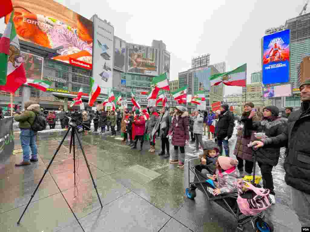 تجمع گروهی از ایرانیان ساکن تورنتو در همبستگی با معترضان در ایران