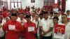 Pasangan Purnomo-Teguh usai melengkapi persyaratan pencalonan di Pilkada 2020 melalui jalur PDIP, Senin (23/9). (Foto: VOA/ Yudha Satriawan)