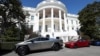 Trump di li Pral Achte yon Tesla pou Montre Sipò l pou Musk