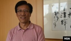 澳門立法會議員區錦新。 (美國之音湯惠芸拍攝)