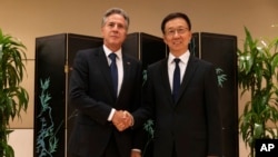 美国国务卿布林肯与中国国家副主席韩正在纽约握手合影。(2023年9月18日)