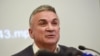 Otac Novaka Đokovića viđen kako pozira sa navijačima koji nose zastave Rusije 