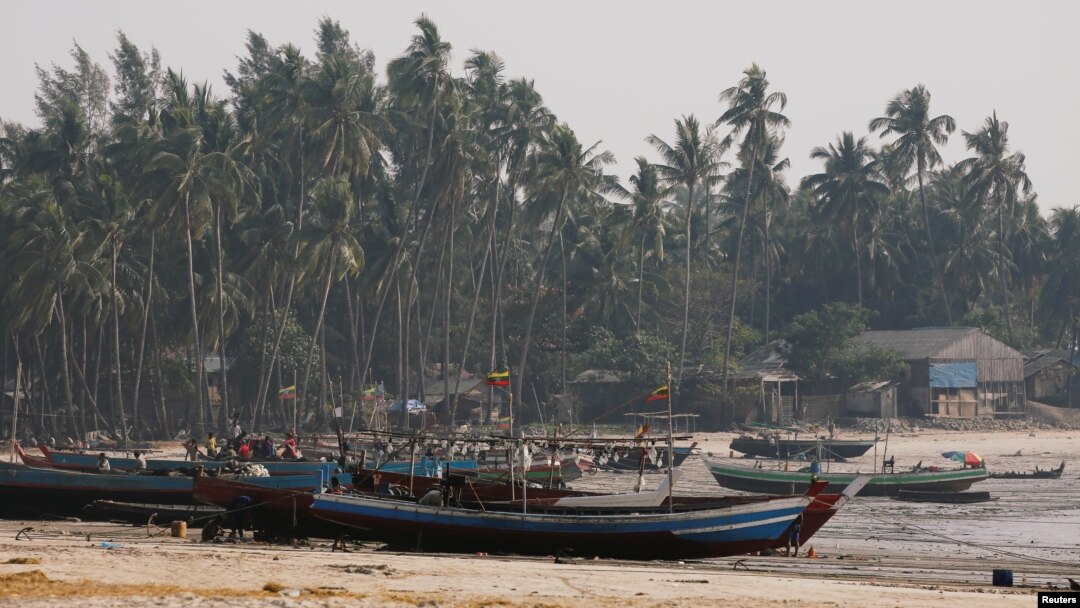 ရခိုင်ပြည်နယ် သံတွဲမြို့နယ် ငပလီကမ်းခြေတနေရာ