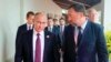 ARHIVA - Ruski predsednik Vladimir Putin i magnat Oleg Deripaska na samitu APEC-a u Vijetnamu, 10. novembra 2017. 