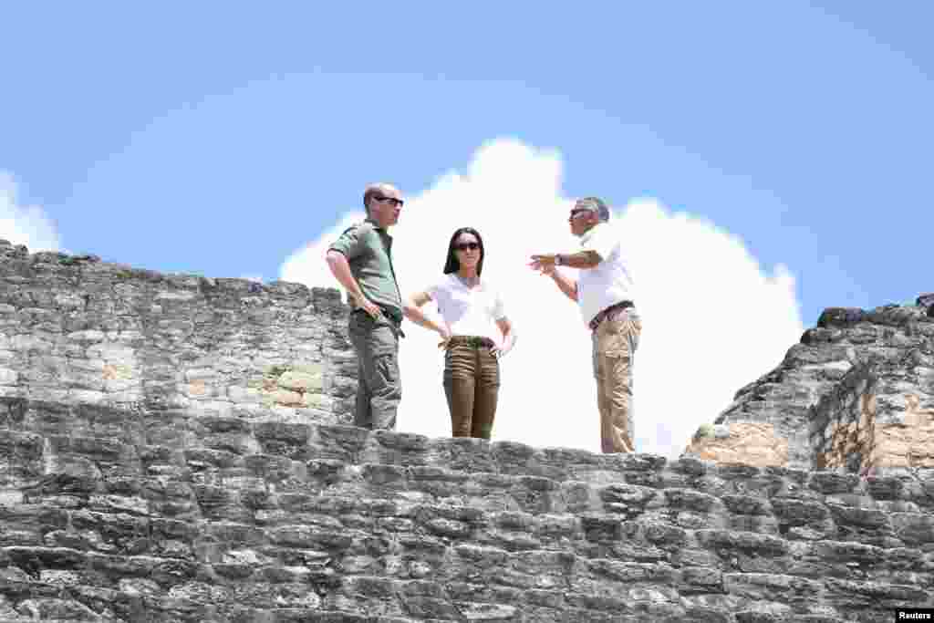 Prens William d' Anglete ak madanm ni Catherine, Duches Cambridge la vizite Caracol, yon ansyen lye endyen Maya yo ki sitye nan peyi Beliz, 21 Mas, 2022.