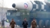 북한은 지난달 24일 김정은 국무위원장의 명령에 따라 신형 대륙간탄도미사일(ICBM) 화성 17형을 시험 발사했다며 사진을 공개했다.