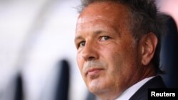 ARHIVA - Siniša Mihajlović kada je bio trener italijanske Bolonje, 25. maj 2019.