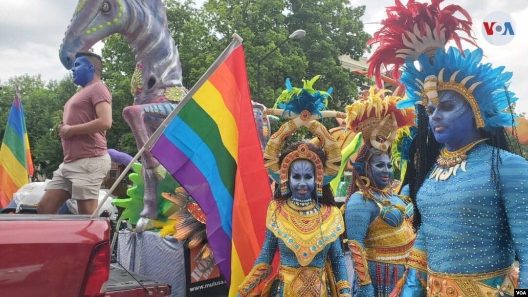 Desfile del orgullo Gay en Washington DC se realizó a pesar de la lluvia.