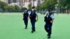 香港警方呼籲六四勿非法集結 前區議員派蠟燭讓市民默默悼念