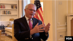 Ambasador SAD Kristofer Hil tokom intervjua za Glas Amerike 1. maja 2022. godine