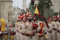 Orkestar palestinskih skauta u paradi na Trgu jasli u Vitlejemu, 24. decembra 2021.