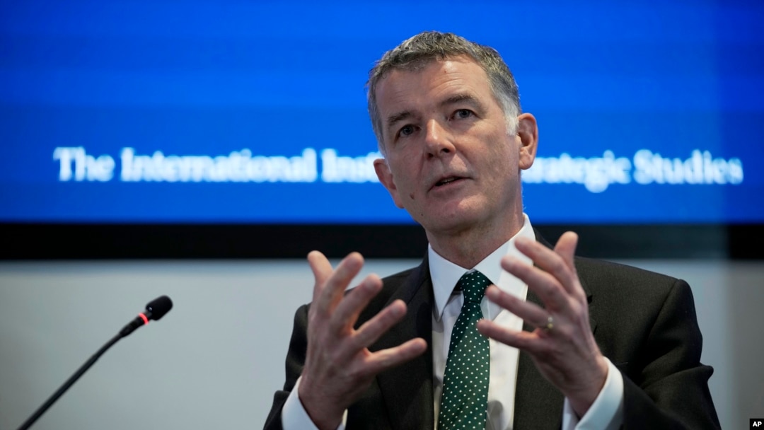 英國軍情六處MI6處長裡查德·摩爾（Richard Moore）在倫敦演講後回答聽眾問題。（2021年11月30日）