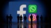 Beberapa mainan action figure ditampilkan di depan logo media sosial Facebook, Whatsapp dan Instagram dalam foto ilustrasi yang diambil pada 4 Oktober 2021. (Reuters/Dado Ruvic/Illustration)