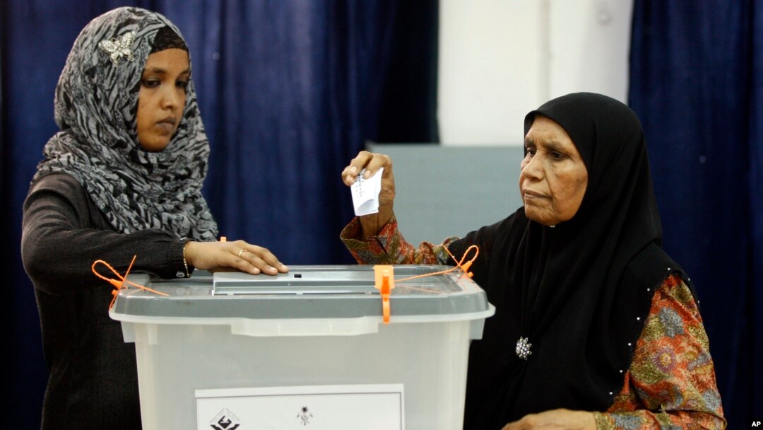 A Maldivian woman casts her vote in Male, Maldives, Sept. 7, 2013. 